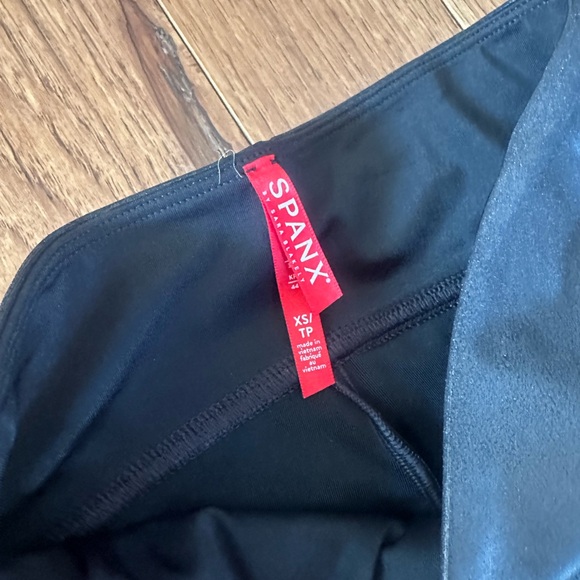 Spanx Chic Black Faux Leather Moto Leggings - Picture 3 of 3